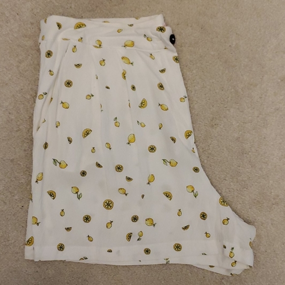 Cute Sheer White Shorts from Bordeaux, France - Picture 3 of 3